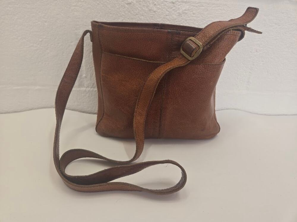 Duluth Trading Lifetime Leather Crossbody Bag Cognac Brown Unstamped Exterior